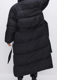 Good American Belted Puffer Coat